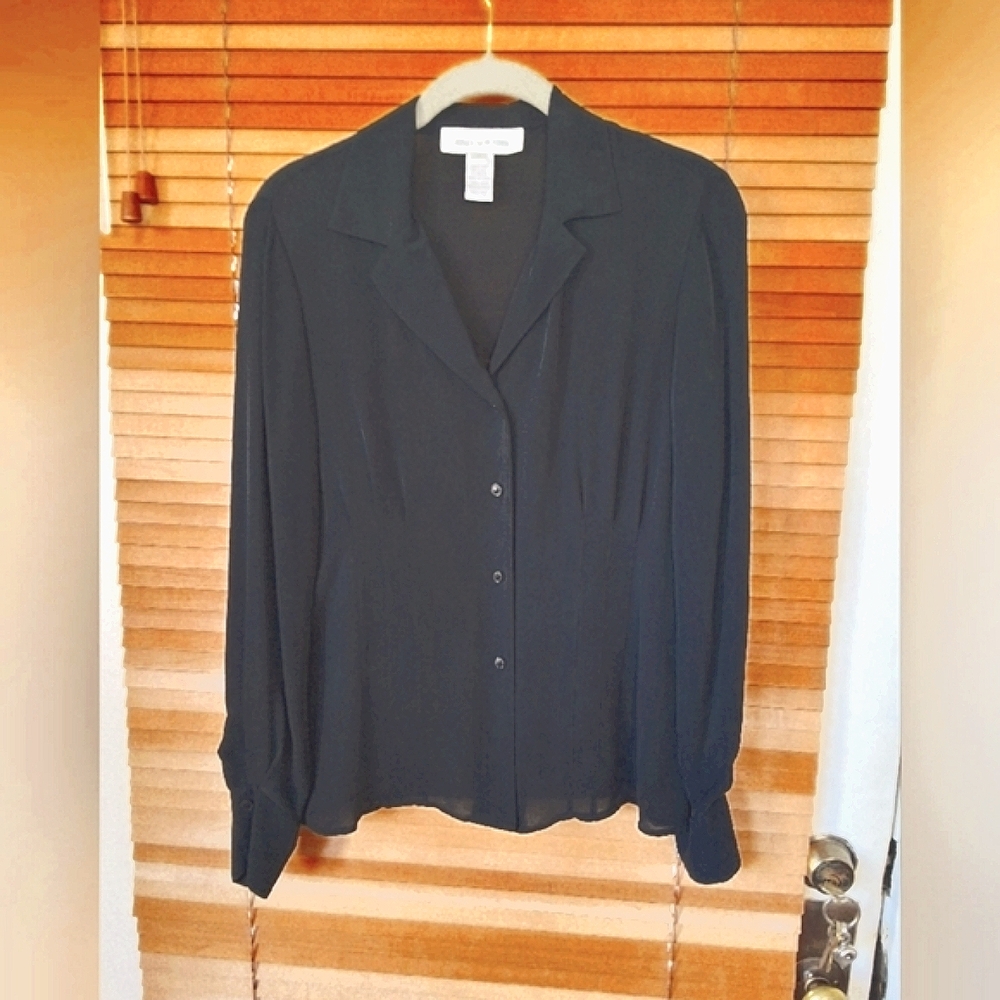 Jones New York Black Silk Button Down Shirt. NWOT. Size 6